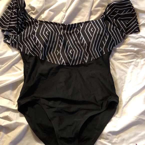 Bathing suite - Picture 2 of 3